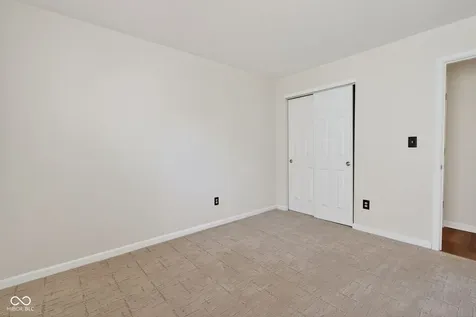 654 Findlay Lane Greenwood IN 46143