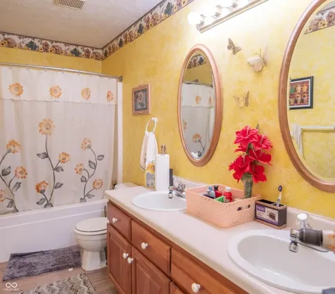 8232 Cardinal Court Avon IN 46123