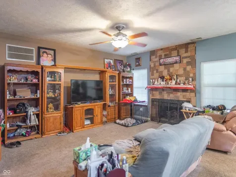 8232 Cardinal Court Avon IN 46123