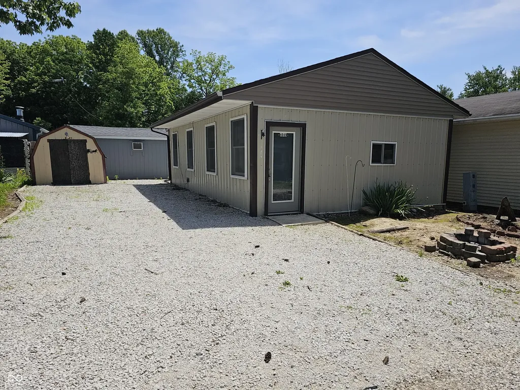 4049 Van Bibber Lake Estate Greencastle IN 46135