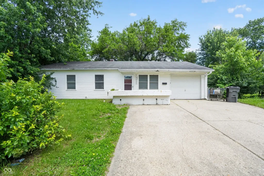 4023 Cass Court Indianapolis IN 46235