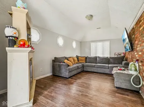 7242 E 52nd Street Indianapolis IN 46226