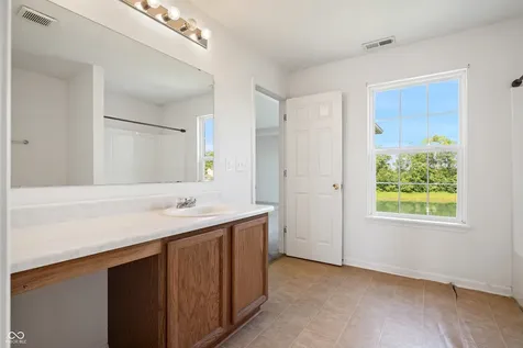 5682 W Port Drive Mccordsville IN 46055