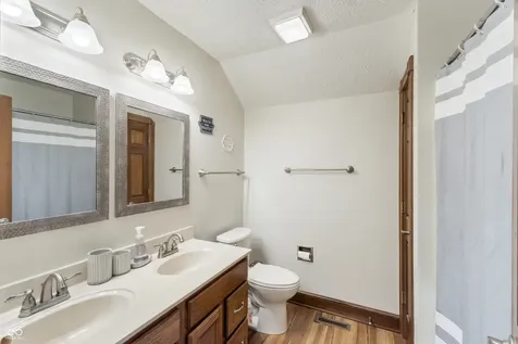 1187 Forest Commons Drive Avon IN 46123