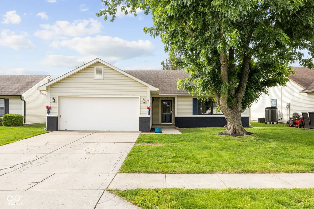 19 Lake Drive S Brownsburg IN 46112