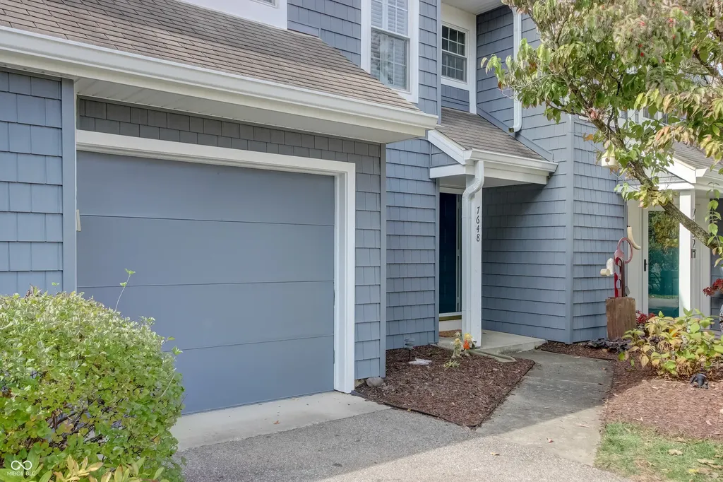 7648 Harbour Isle Indianapolis IN 46240