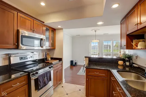 7648 Harbour Isle Indianapolis IN 46240