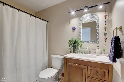 7648 Harbour Isle Indianapolis IN 46240