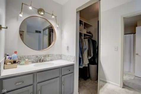 7648 Harbour Isle Indianapolis IN 46240