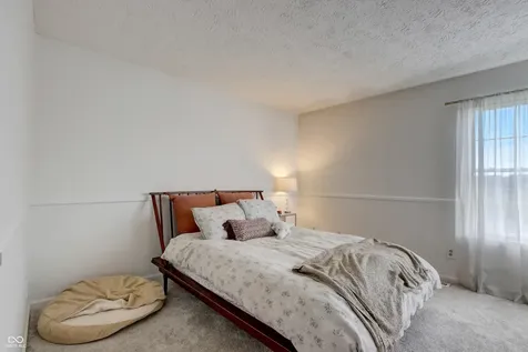 7648 Harbour Isle Indianapolis IN 46240