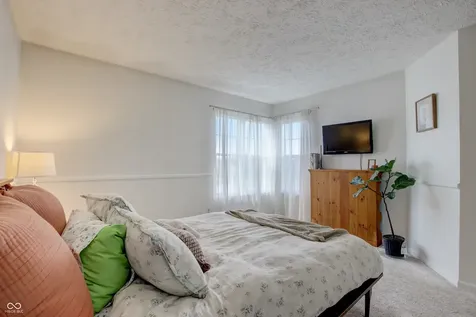 7648 Harbour Isle Indianapolis IN 46240
