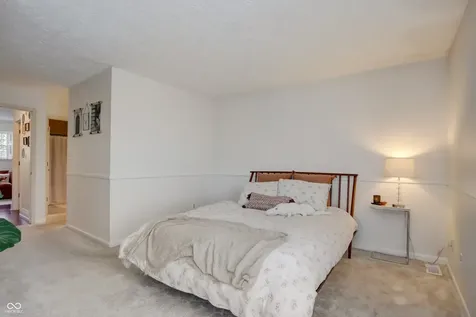 7648 Harbour Isle Indianapolis IN 46240