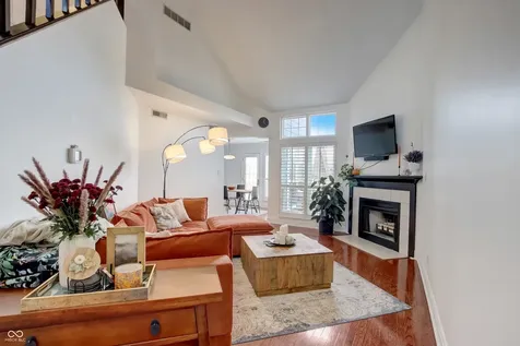 7648 Harbour Isle Indianapolis IN 46240