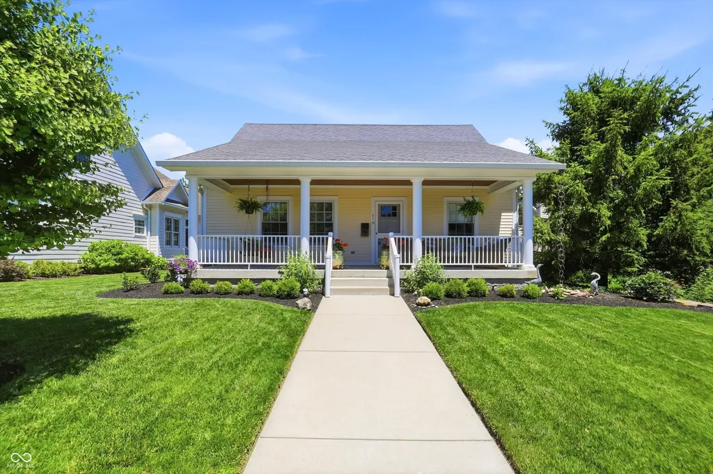 810 W Pine Street Zionsville IN 46077