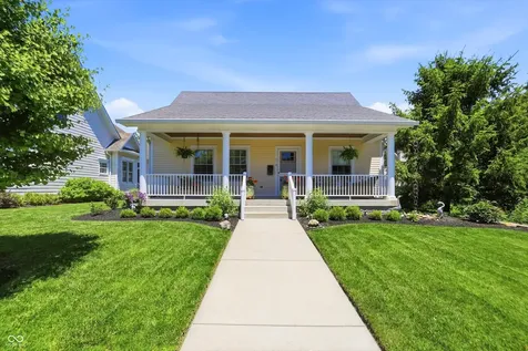 810 W Pine Street Zionsville IN 46077