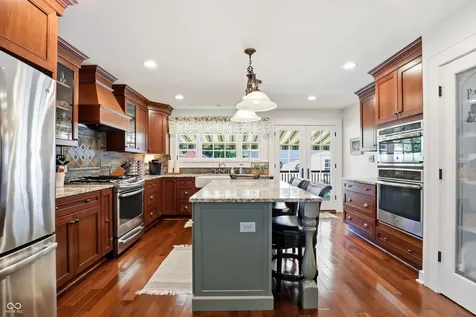 810 W Pine Street Zionsville IN 46077