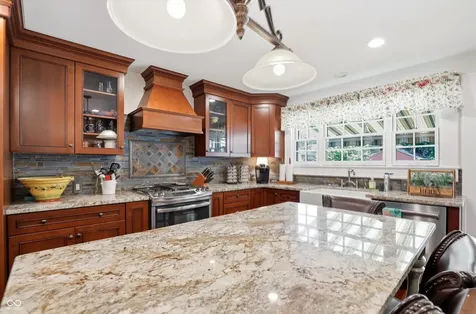 810 W Pine Street Zionsville IN 46077