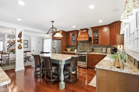 810 W Pine Street Zionsville IN 46077