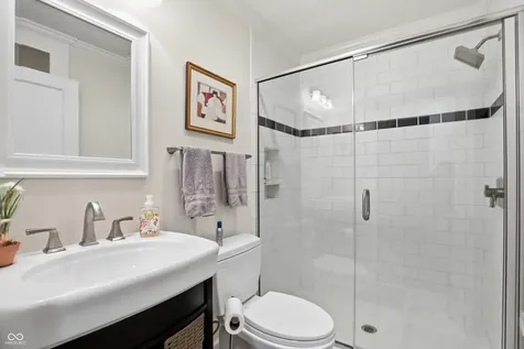 810 W Pine Street Zionsville IN 46077
