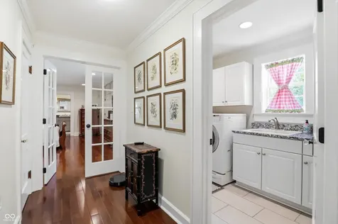 810 W Pine Street Zionsville IN 46077