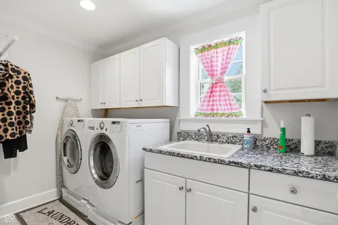 810 W Pine Street Zionsville IN 46077