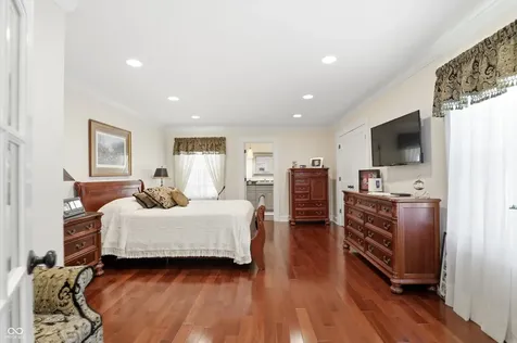 810 W Pine Street Zionsville IN 46077