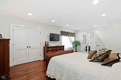 810 W Pine Street Zionsville IN 46077