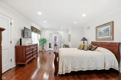 810 W Pine Street Zionsville IN 46077