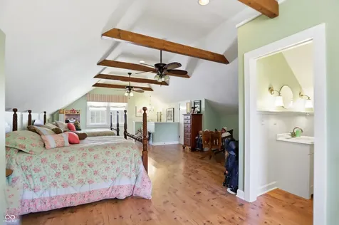 810 W Pine Street Zionsville IN 46077