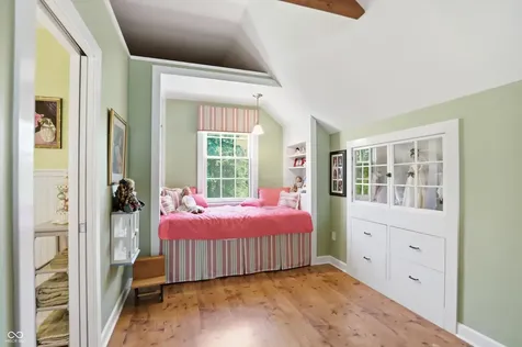 810 W Pine Street Zionsville IN 46077