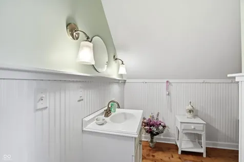 810 W Pine Street Zionsville IN 46077