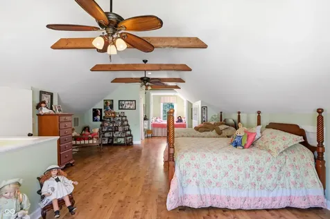 810 W Pine Street Zionsville IN 46077
