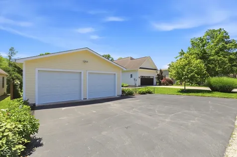 810 W Pine Street Zionsville IN 46077