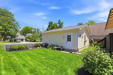 810 W Pine Street Zionsville IN 46077