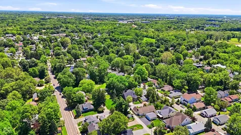 810 W Pine Street Zionsville IN 46077