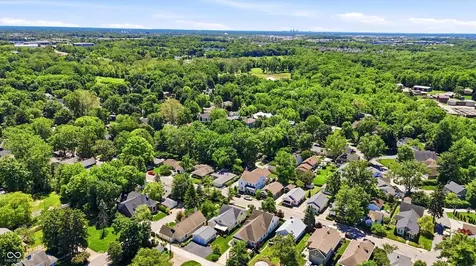 810 W Pine Street Zionsville IN 46077