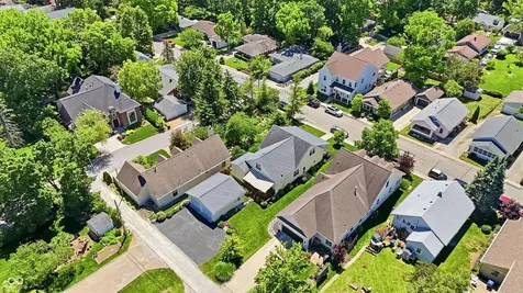 810 W Pine Street Zionsville IN 46077