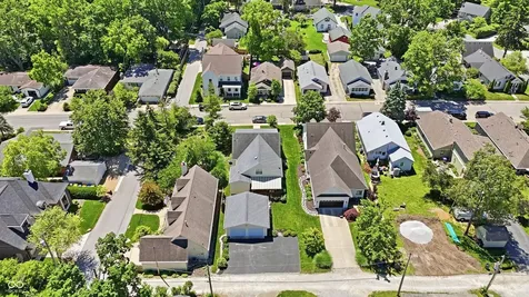 810 W Pine Street Zionsville IN 46077