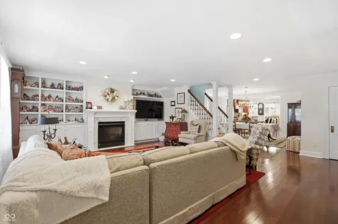 810 W Pine Street Zionsville IN 46077