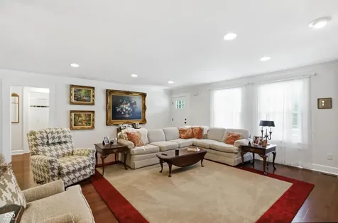 810 W Pine Street Zionsville IN 46077