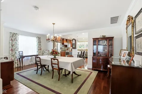 810 W Pine Street Zionsville IN 46077