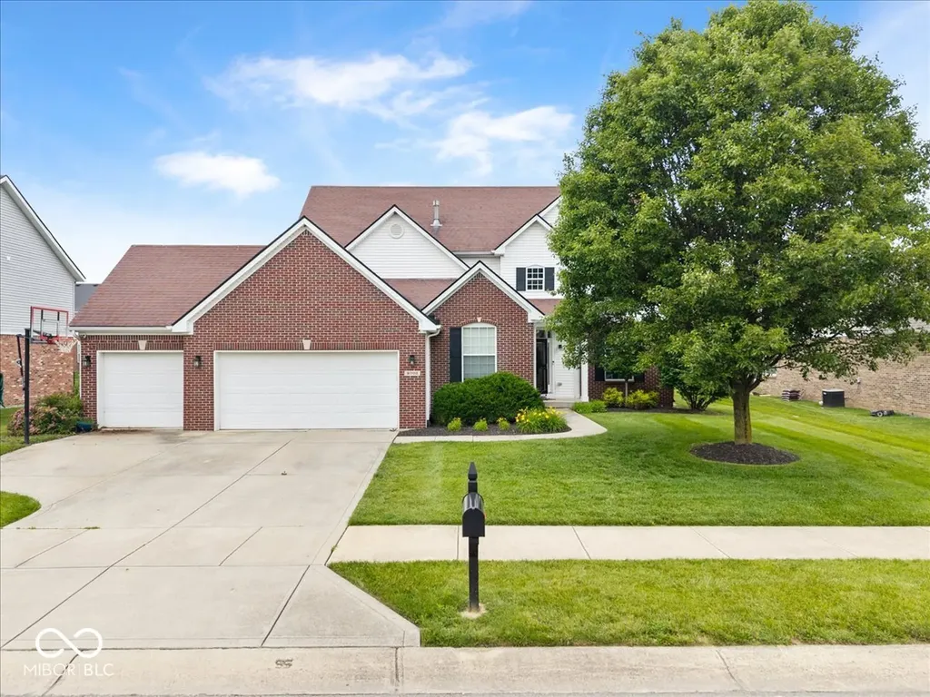 8702 N Autumnview Drive Mccordsville IN 46055