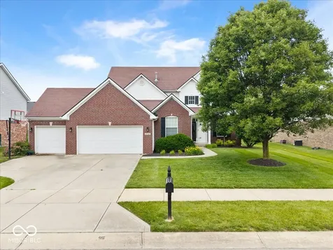 8702 N Autumnview Drive Mccordsville IN 46055
