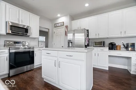 8702 N Autumnview Drive Mccordsville IN 46055