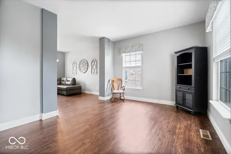 8702 N Autumnview Drive Mccordsville IN 46055