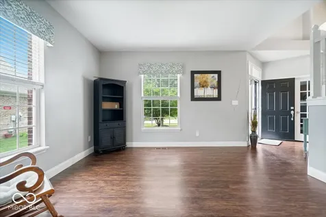 8702 N Autumnview Drive Mccordsville IN 46055