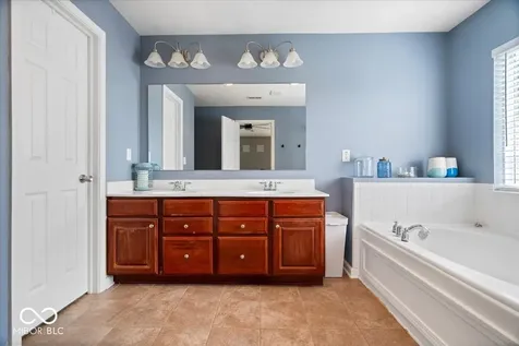 8702 N Autumnview Drive Mccordsville IN 46055