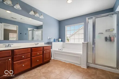 8702 N Autumnview Drive Mccordsville IN 46055