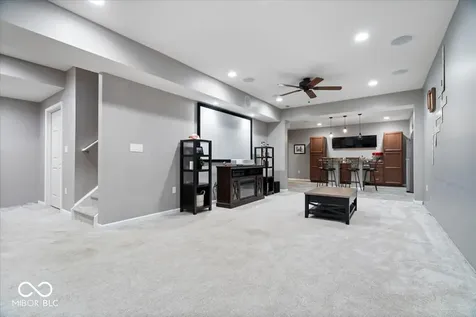 8702 N Autumnview Drive Mccordsville IN 46055