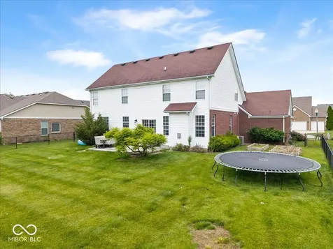 8702 N Autumnview Drive Mccordsville IN 46055